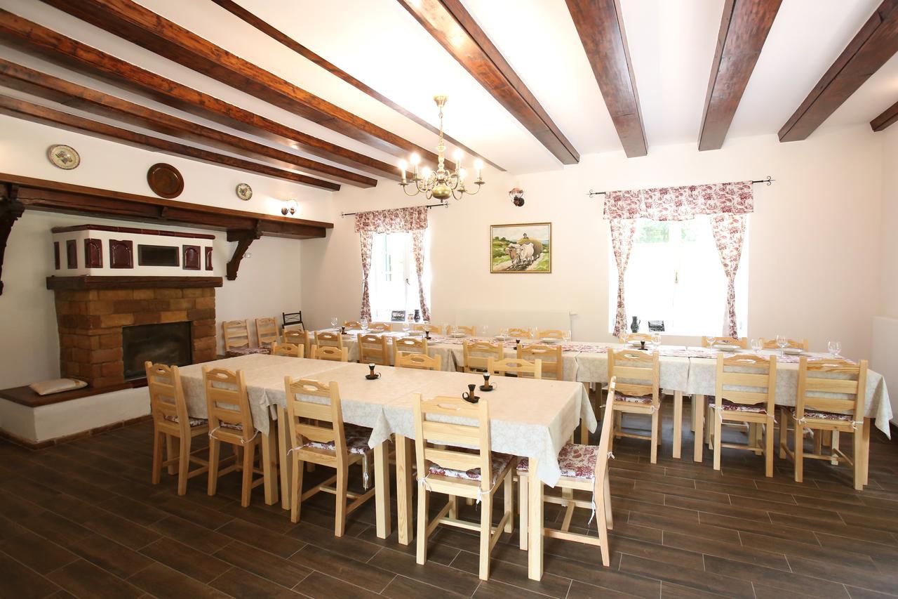 Hubertus Fogado Bed & Breakfast Csesznek Exterior photo